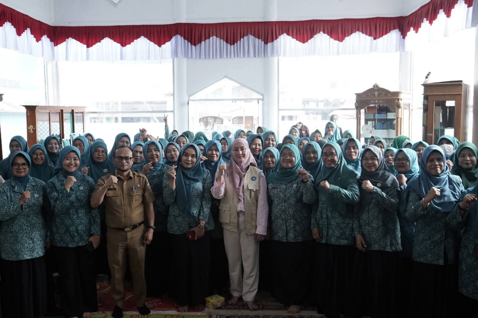 Suasana pertemuan kader dan pengurus TP PKK Padang Panjang